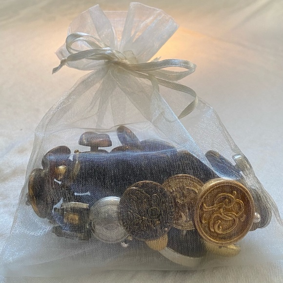 7" Button Bracelet - Picture 10 of 13